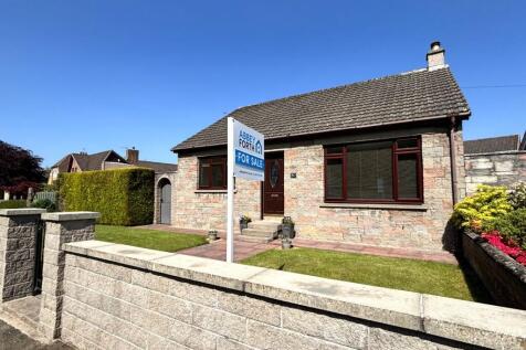 8c Cairneyhill Road, Crossford... 2 bed bungalow for sale