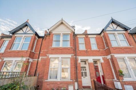 Squires Lane, Finchley, London, N3 2 bed maisonette for sale