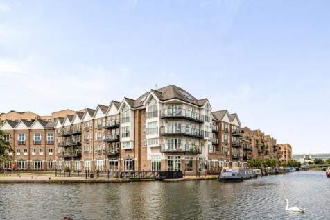 3 bedroom flat for sale