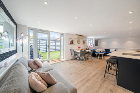 Plantagenet Road, Barnet, EN5 2 bed link detached house for sale