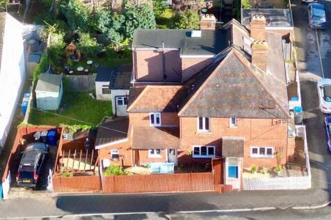 Spring Gardens, Ascot SL5 3 bed character property for sale