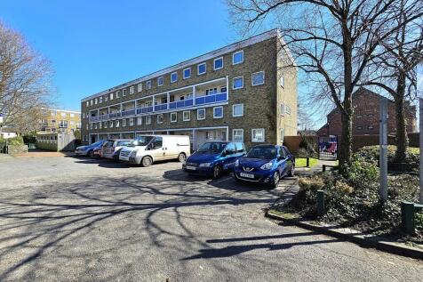 Perry Gardens, Poole, BH15 3 bed maisonette for sale