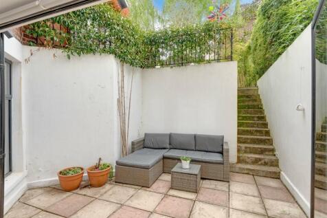 Belsize Avenue, Belsize Park NW3 3 bed flat for sale