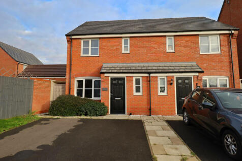 Crimson Way, Burbage, Leicestershire... 3 bed semi