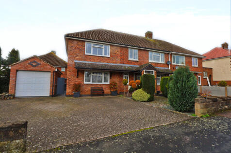 5 bedroom semi-detached house for sale