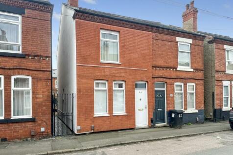 2 bedroom semi-detached house for sale