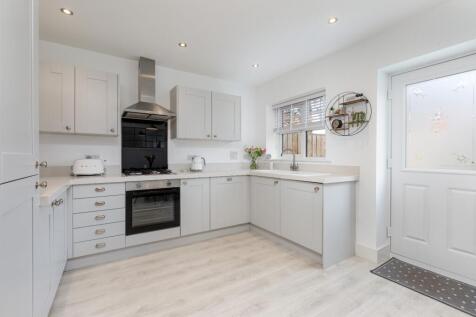 2 bedroom semi-detached house for sale