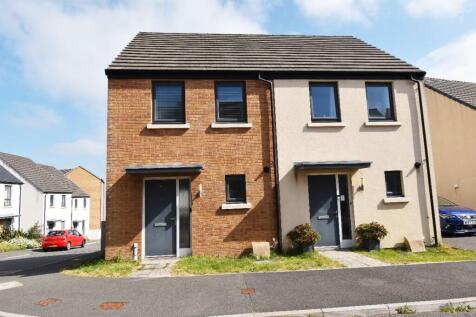 2 bedroom semi-detached house for sale