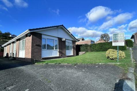 4 bedroom detached bungalow for sale