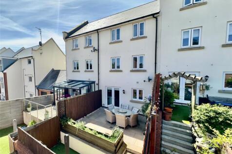 4 bedroom terraced house for sale