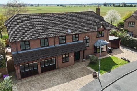 5 bedroom detached house for sale