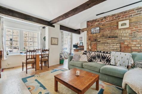 Old Bull Yard, Cambridgeshire PE19 2 bed terraced house for sale