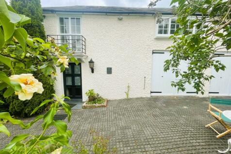 3 bedroom mews property for sale