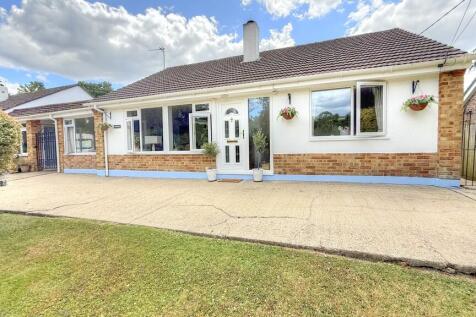 3 bedroom detached bungalow for sale