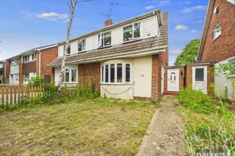 Fairwater Drive, Reading RG5 3 bed semi