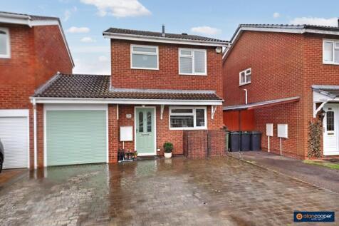 3 bedroom link detached house for sale