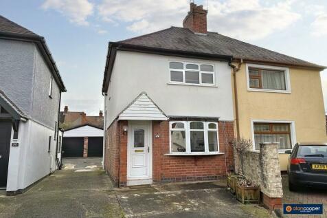 2 bedroom semi-detached house for sale