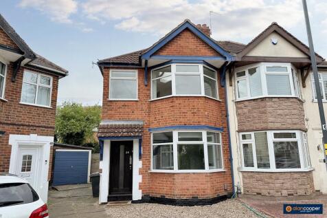 3 bedroom semi-detached house for sale