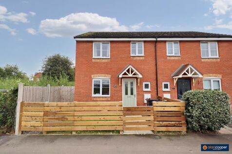 3 bedroom semi-detached house for sale