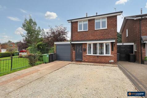 3 bedroom link detached house for sale