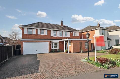 4 bedroom detached house for sale