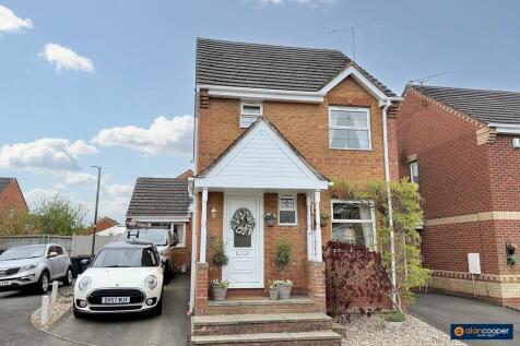 3 bedroom link detached house for sale