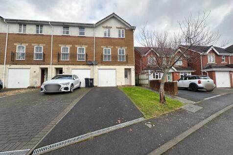 4 bedroom end of terrace house for sale