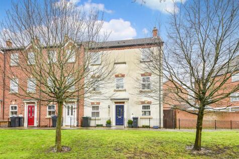 4 bedroom end of terrace house for sale