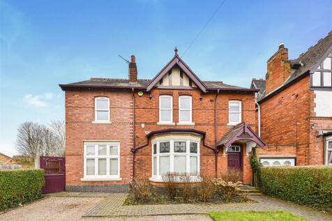 4 bedroom link detached house for sale