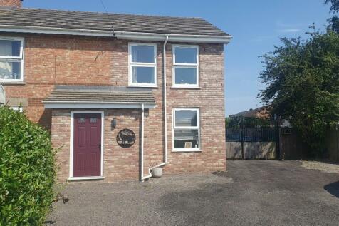 4 bedroom semi-detached house for sale