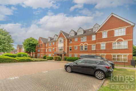Cobham Close, Enfield 2 bed ground floor flat for sale