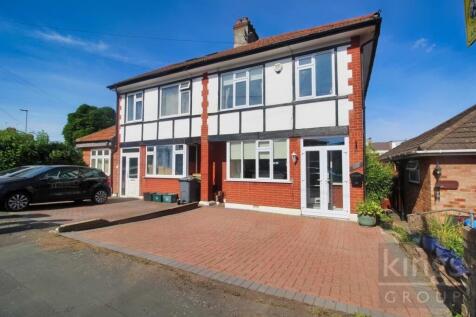 Clarendon Road, Cheshunt, Waltham Cross 3 bed semi
