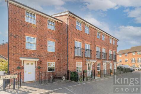 Turners Hill, Cheshunt, Waltham Cross 3 bed terraced house for sale