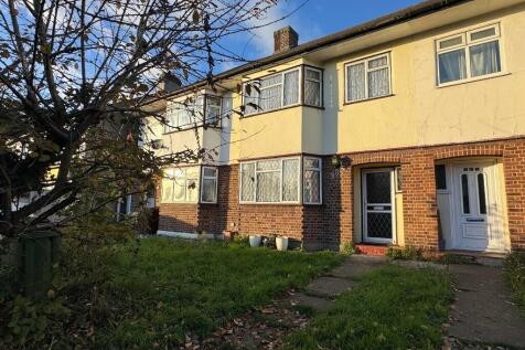 HIGH ROAD, CHADWELL HEATH RM6 3 bed terraced house for sale