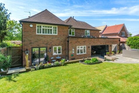 6 bedroom detached house for sale