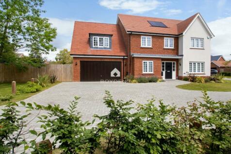 5 bedroom detached house for sale