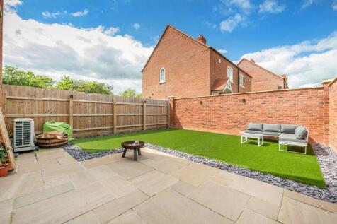 2 Station Drive, off Horncastle Road... 3 bed semi