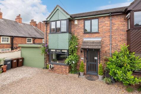 3 bedroom semi-detached house for sale