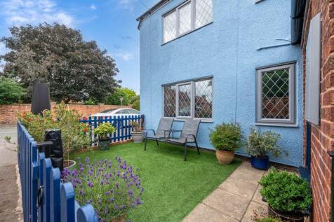 37 High Street, Newton on Trent, Lincoln 2 bed end of terrace house for sale