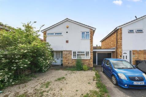 3 bedroom link detached house for sale