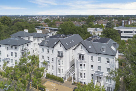 Lockwood House, Oak Hill Road KT6 1 bed apartment for sale