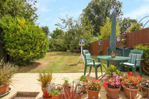 Greenfield Avenue, Surbiton KT5 2 bed bungalow for sale