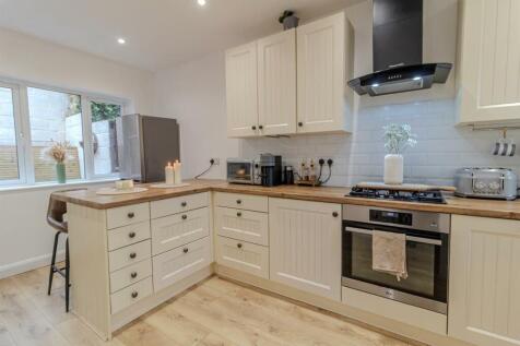 Fairbank Crescent, Sherwood, Nottingham 2 bed terraced house for sale