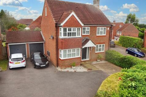 Moorland Road, Crawley RH10 5 bed detached house for sale