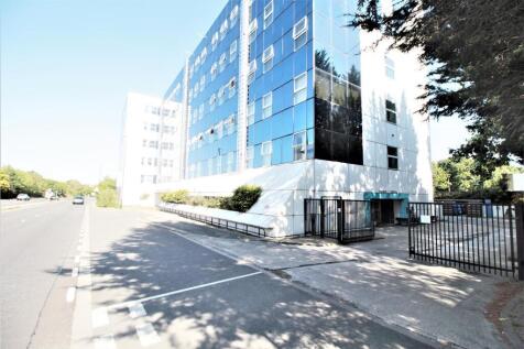 London Road, Crawley RH10 2 bed flat for sale