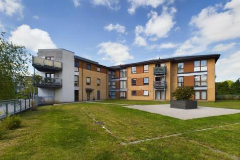 Commonwealth Drive, Crawley RH10 2 bed flat for sale