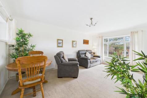 Pound Hill Parade, Crawley RH10 2 bed maisonette for sale