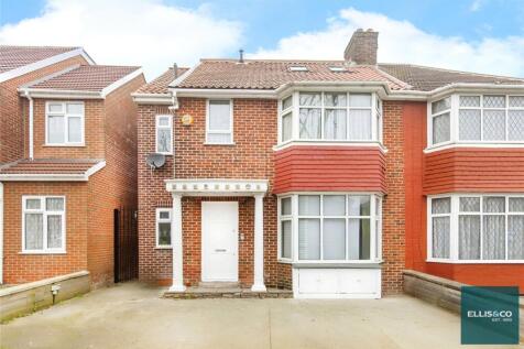 Cotswold, Gardens, Cricklewood, NW2 3 bed apartment for sale