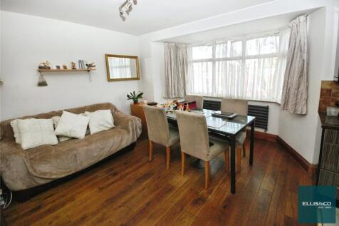 Cotswold, Gardens, Cricklewood, NW2 3 bed apartment for sale