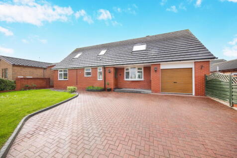 2 bedroom detached bungalow for sale